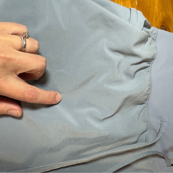 Lululemon Men's Light Gray Shorts - Picture 6 of 8